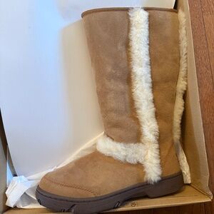Brand New Ugg Sunburst Tall Boots size 9
